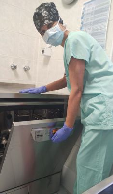 Nový termodezinfektor za půl milionu korun na operačním sále Nemocnice AGEL Říčany 
